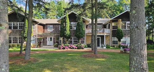 4 bedrooms, 2 bathrooms and a three-season playroom,  Second-floor Unit.