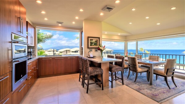 Fridge, microwave, oven, stovetop - One of Our BEST, May & June- Just REDUCED Price, MUST SEE, (12B-2) ~ Platinum Maui Vacations (Lahaina)