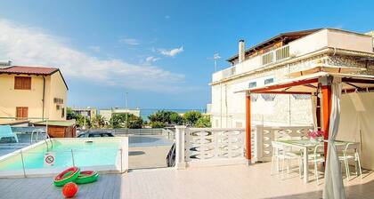 Casa Beleda B: A welcoming apartment situated at a short distance from the beach, with Free WI-FI.