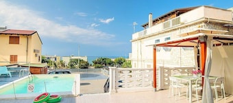 Casa Beleda B: A welcoming apartment situated at a short distance from the beach, with Free WI-FI.