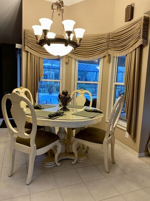 Dining - “La Casa Bella” - Your Home away from Home!
PERFECT FOR SNOWBIRDS AND FAMILIES (Inverness)