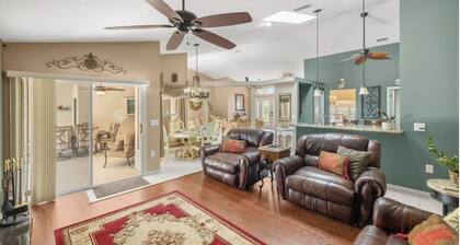 “La Casa Bella” - Your Home away from Home!
PERFECT FOR SNOWBIRDS AND FAMILIES