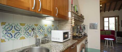 Kühlschrank, Mikrowelle, Ofen