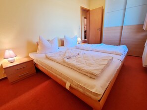 2 Schlafzimmer, Reisekinderbett, WLAN