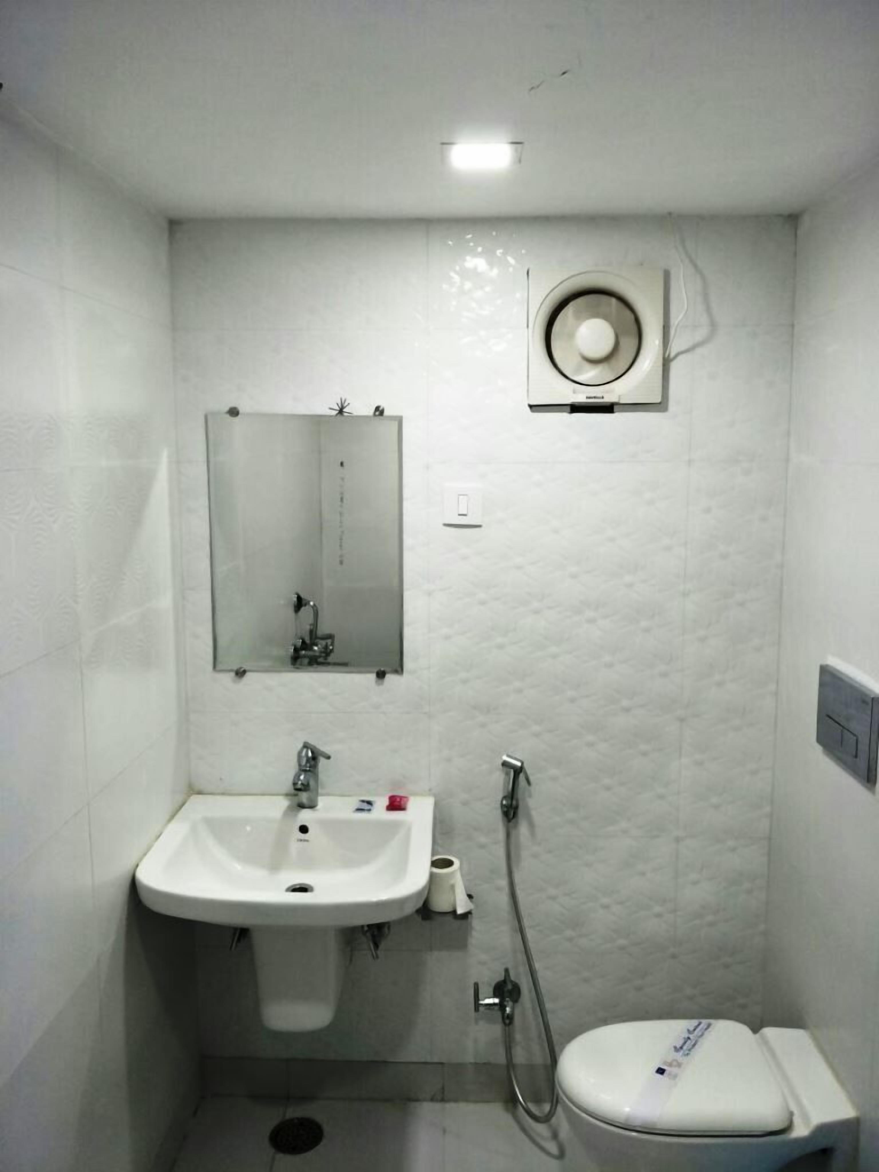 Luxury Double Room, City View | Bathroom | Free toiletries, bathrobes, towels, soap