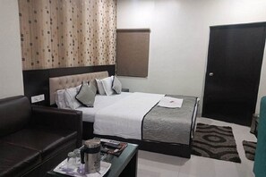 Roupas de cama premium, edredons de pluma, frigobar