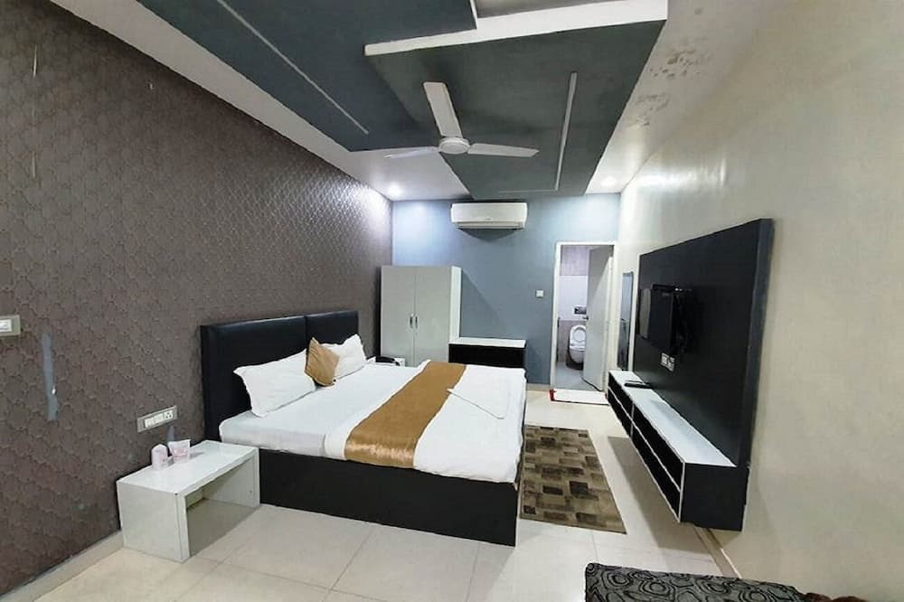 Hotel Mandakini Lush - Kanpur