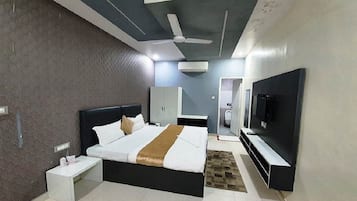 Superior Double Room, 1 Double Bed, City View | Premium bedding, down duvets, minibar, individually decorated