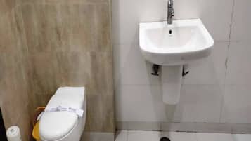 Superior Double Room, 1 Double Bed, City View | Bathroom | Free toiletries, bathrobes, towels, soap