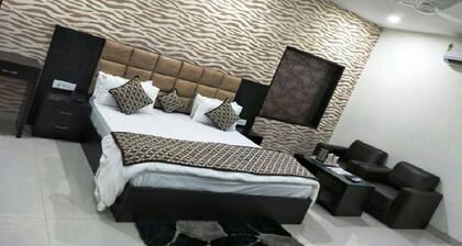 Hotel Mandakini Lush