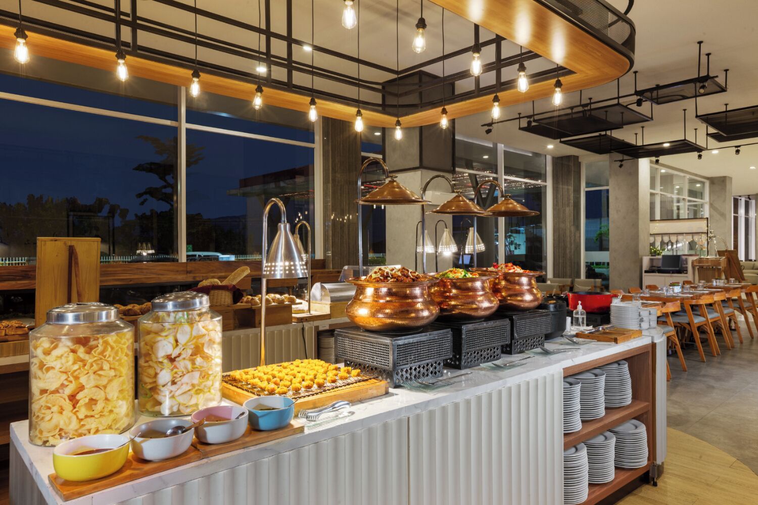 Daily buffet breakfast for a fee