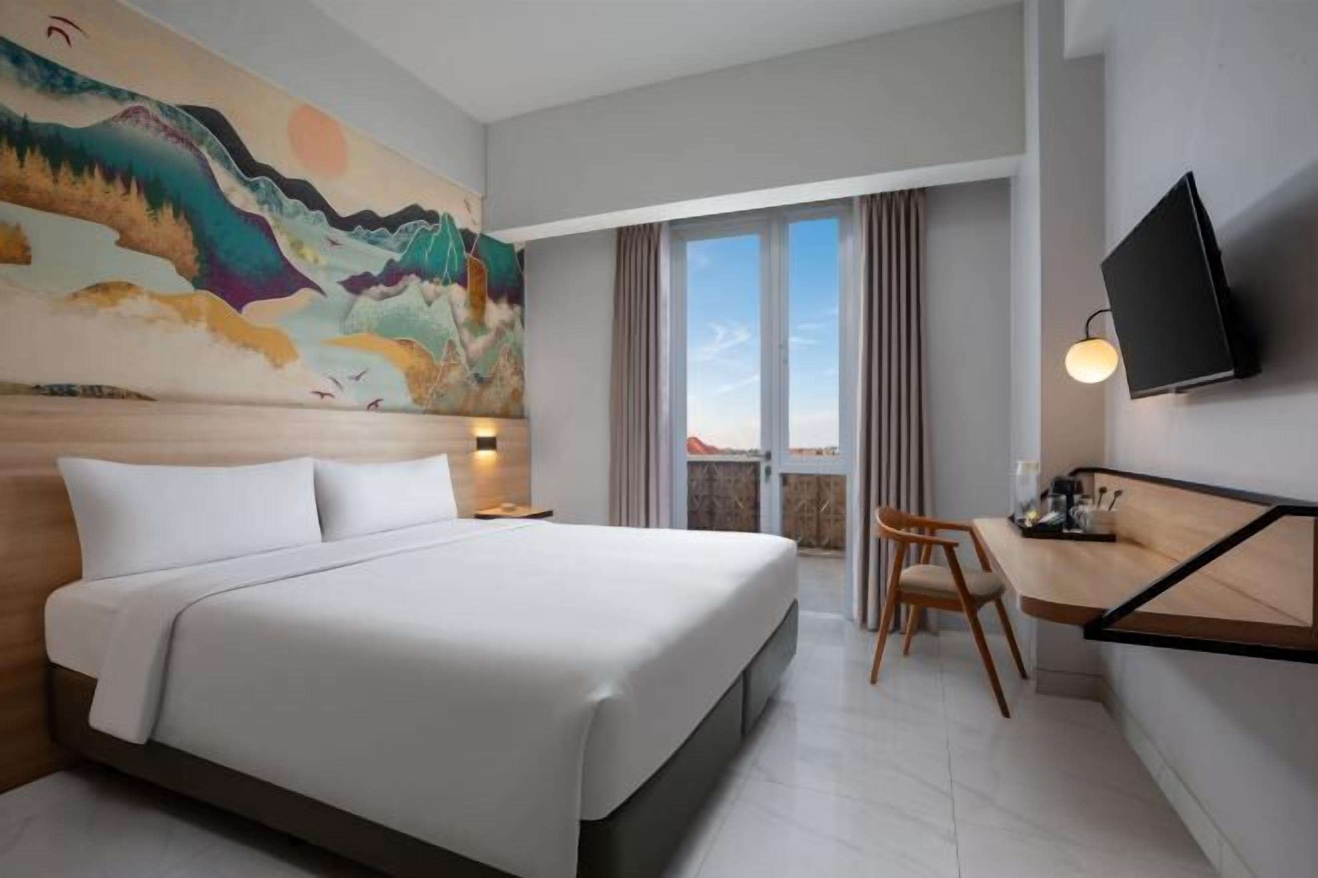 Premium bedding, in-room safe, desk, iron/ironing board