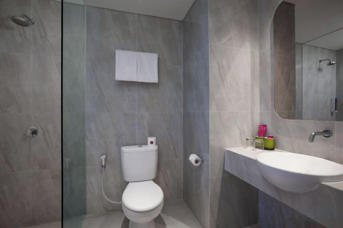 Free toiletries, hair dryer, bidet, towels