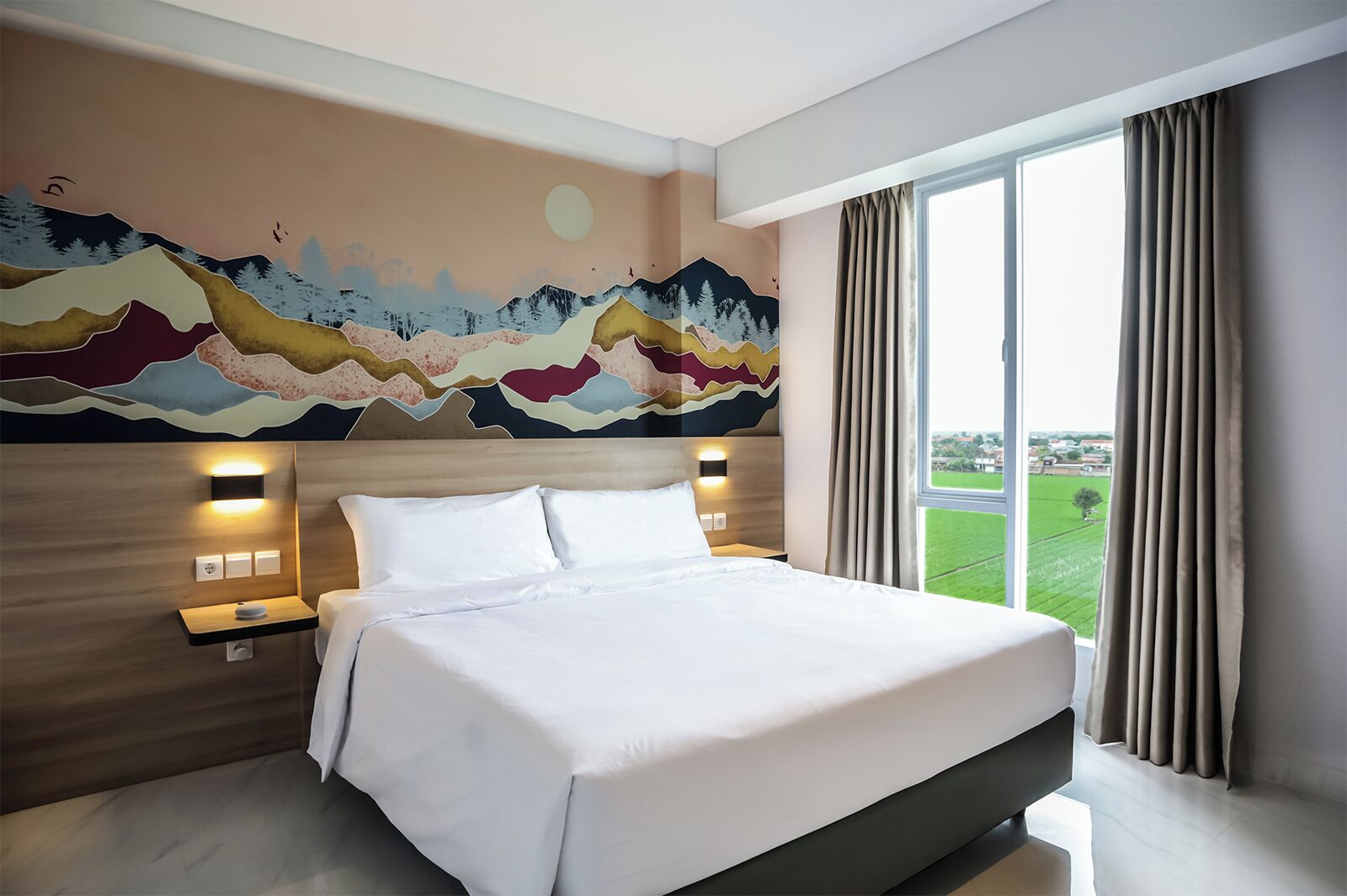 Premium bedding, in-room safe, desk, iron/ironing board