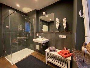 Unclassified image, 2 of 10, button