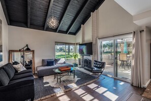 Smart-TV, peis og bøker