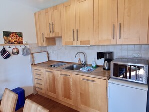 Kühlschrank, Mikrowelle, Ofen, Geschirrspüler