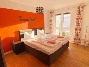3 Schlafzimmer, Schreibtisch, Reisekinderbett, WLAN