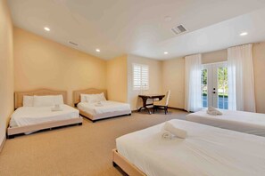 5 bedrooms, desk, iron/ironing board, travel crib