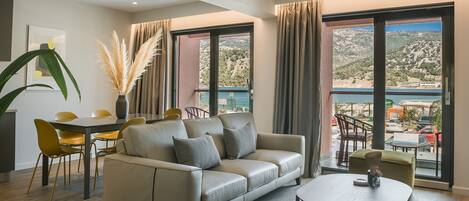 Apartamento superior, 3 habitaciones, balcón, vistas al mar | Vistas desde la habitación