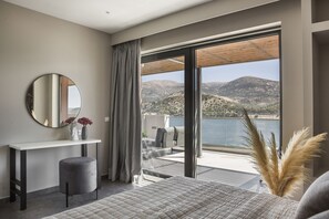 Premium bedding, in-room safe, individually decorated, blackout drapes - The Twelve Suites collection (Kefalonia)