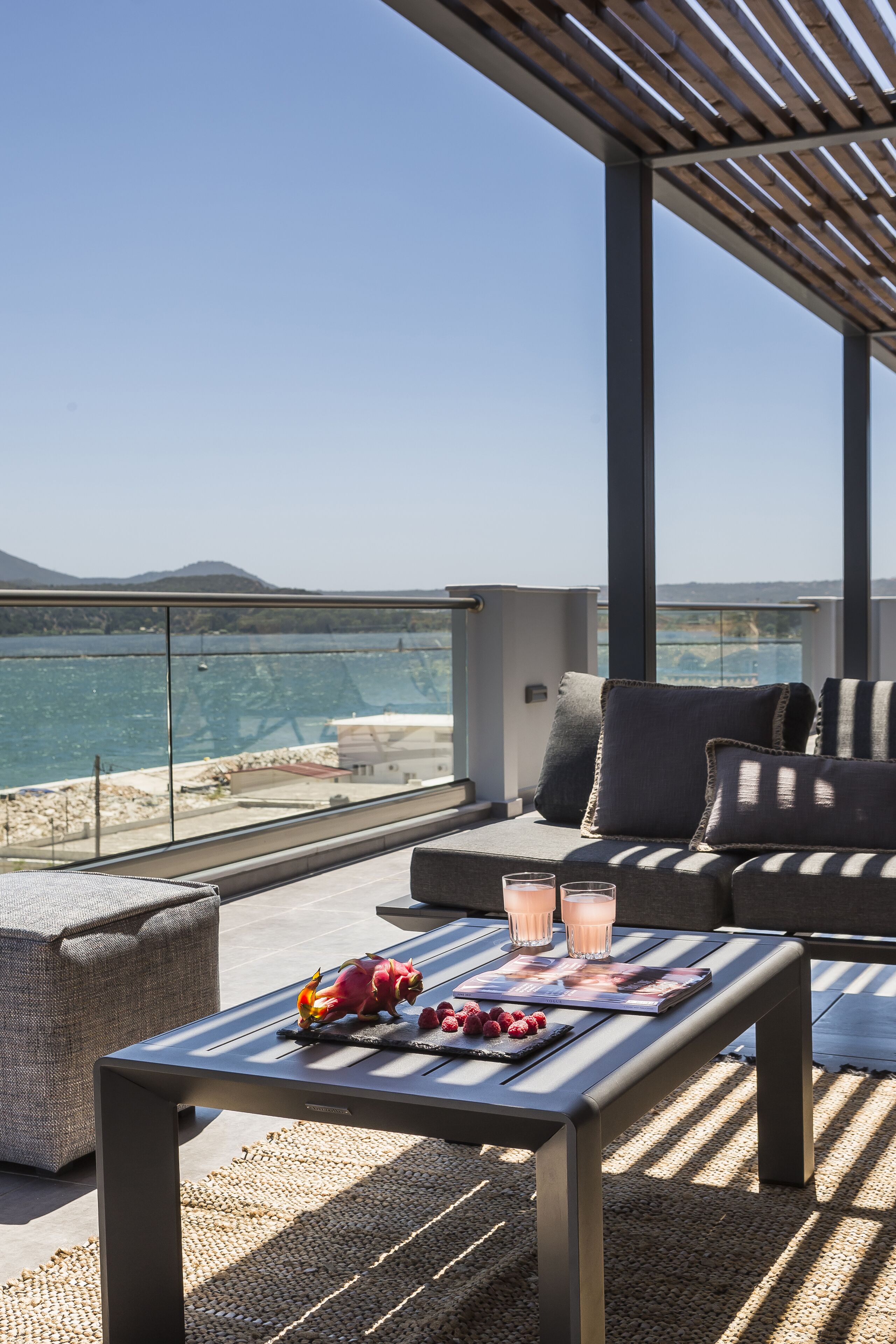 Loft panorâmico, 1 cama Queen, vista para o mar | Terraço/pátio