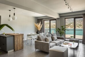 55-inch Smart TV with digital channels, TV - The Twelve Suites collection (Kefalonia)