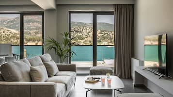 Superior Apartment, 3 Bedrooms, Balcony, Sea View | 2 bedrooms, premium bedding, in-room safe, individually decorated