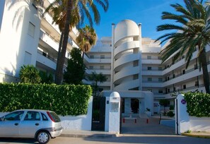 Exterior - Apartment 'Beach Panorama Caleta' Waterfront and Air Conditioning (Caleta de Vélez)