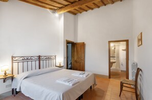 2 bedrooms, desk, iron/ironing board, free WiFi - Agriturismo Il Forno with Mountain View, Shared Pool and Wi-Fi (Grassina)
