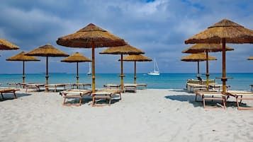 Una spiaggia nelle vicinanze