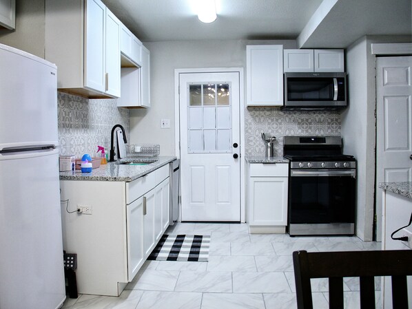 Fridge, microwave, oven, stovetop