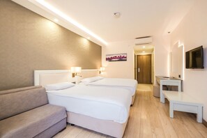 Minibar, rideaux occultants, Wi-Fi gratuit, draps fournis