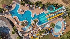 3 piscines extérieures