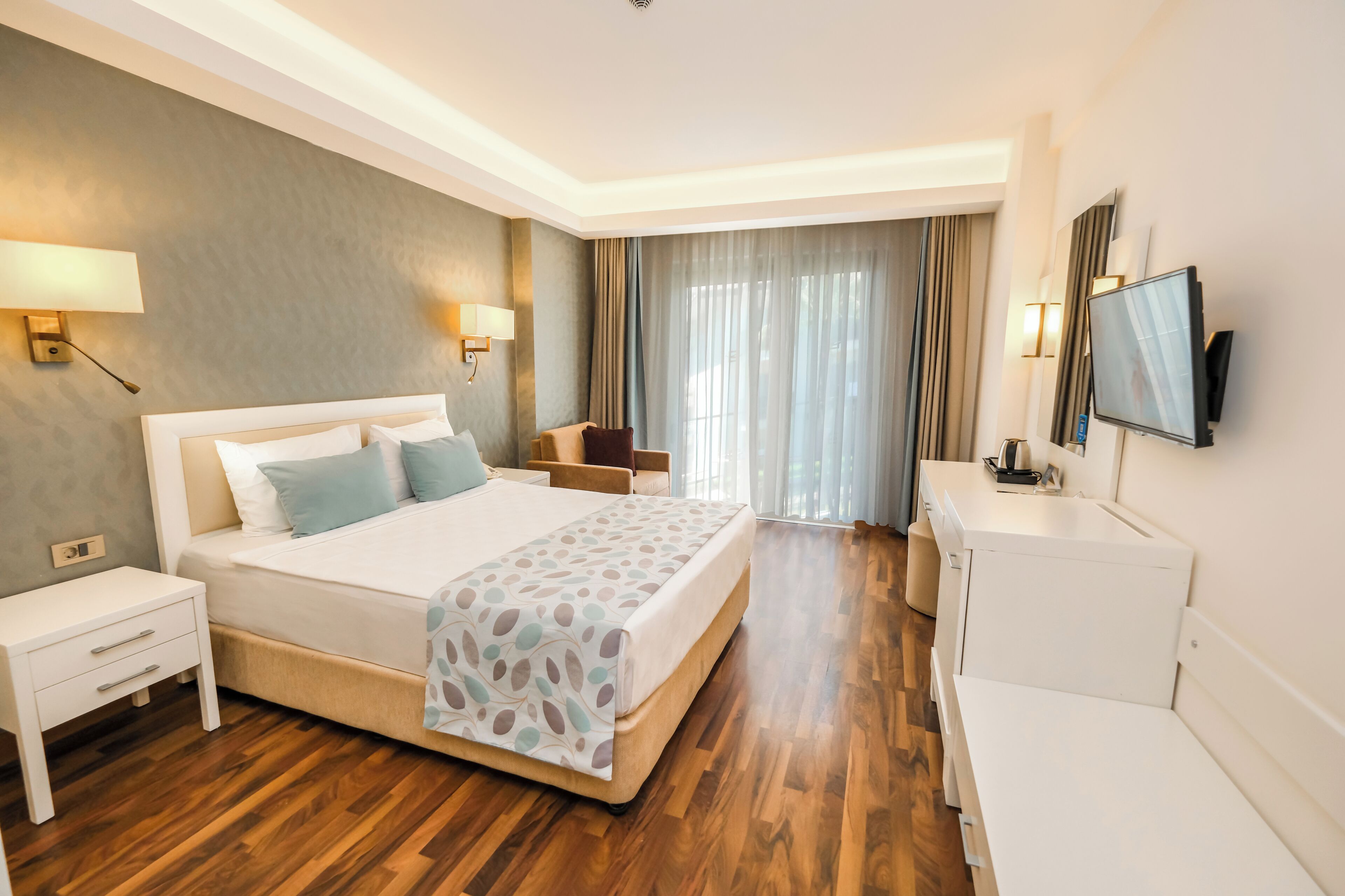 Family Room | Minibar, blackout drapes, free WiFi, bed sheets