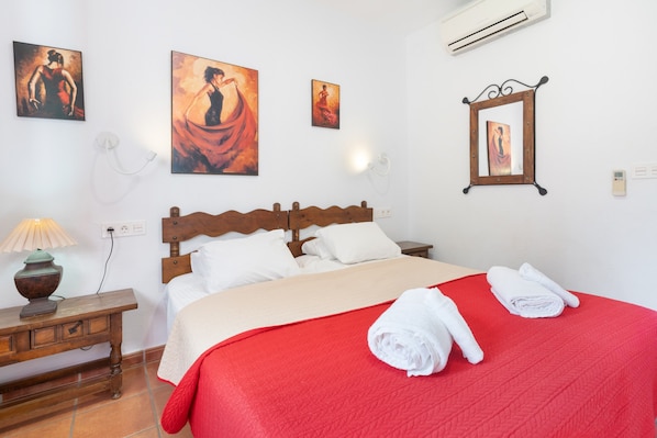 7 bedrooms, iron/ironing board, free WiFi, bed sheets - Villa Las Dalias Almunecar and Nerja (Almunecar)