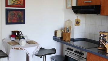 Kühlschrank, Mikrowelle, Ofen, Geschirrspüler