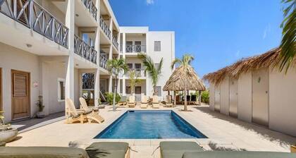 Belnem Breeze Tres with a mature palm garden and refreshing shared pool