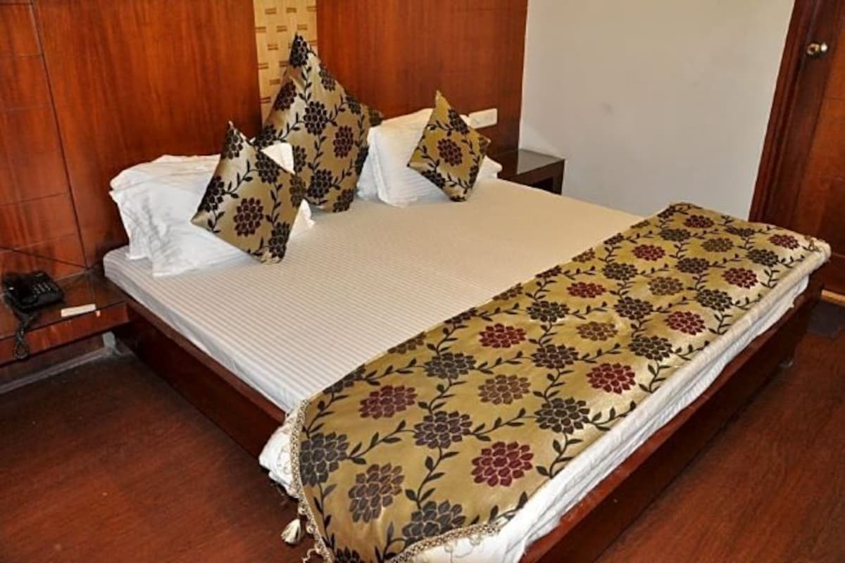 Ropa de cama de alta calidad, edredón, escritorio y wifi gratis 