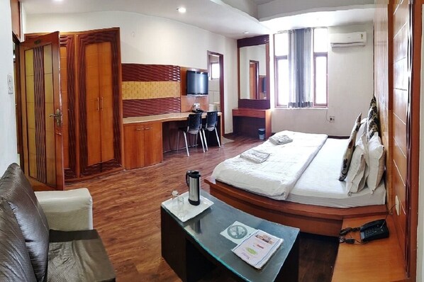 Superior Double or Twin Room | Premium bedding, down comforters, individually decorated - Hotel Mandakini Plaza (Kanpur)