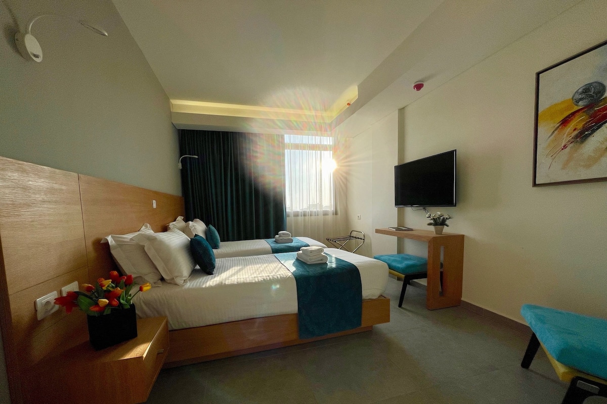 Kamar Keluarga | 2 kamar tidur, brankas, dan dilengkapi dengan perabotan berbeda-beda