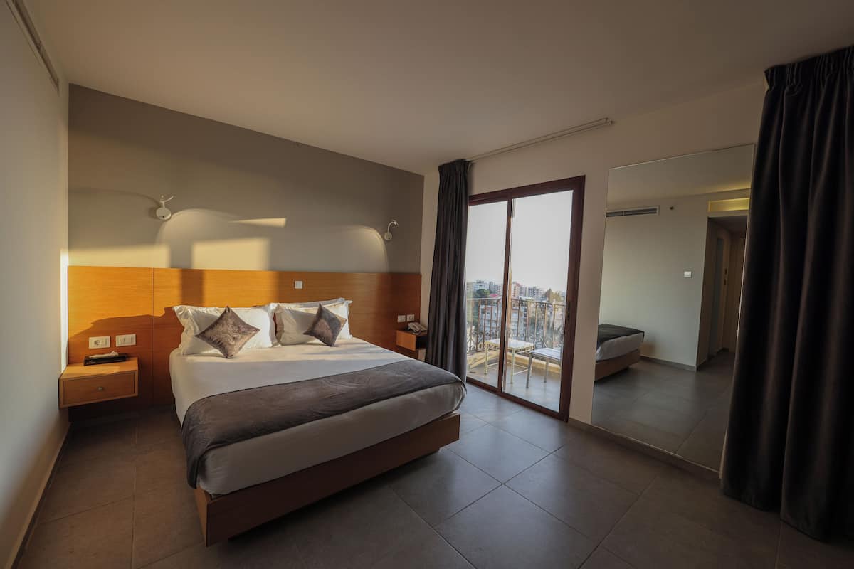 Studio Suite Junior | 2 kamar tidur, brankas, dan dilengkapi dengan perabotan berbeda-beda