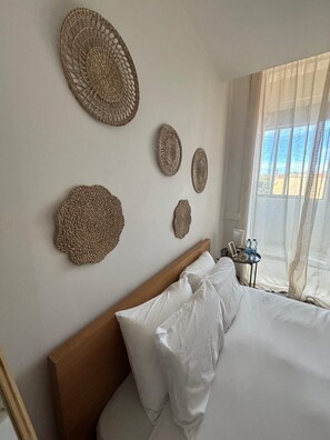 Standard Room | Individually decorated, free WiFi, bed sheets - Oporto Invictus Hostel (Porto)