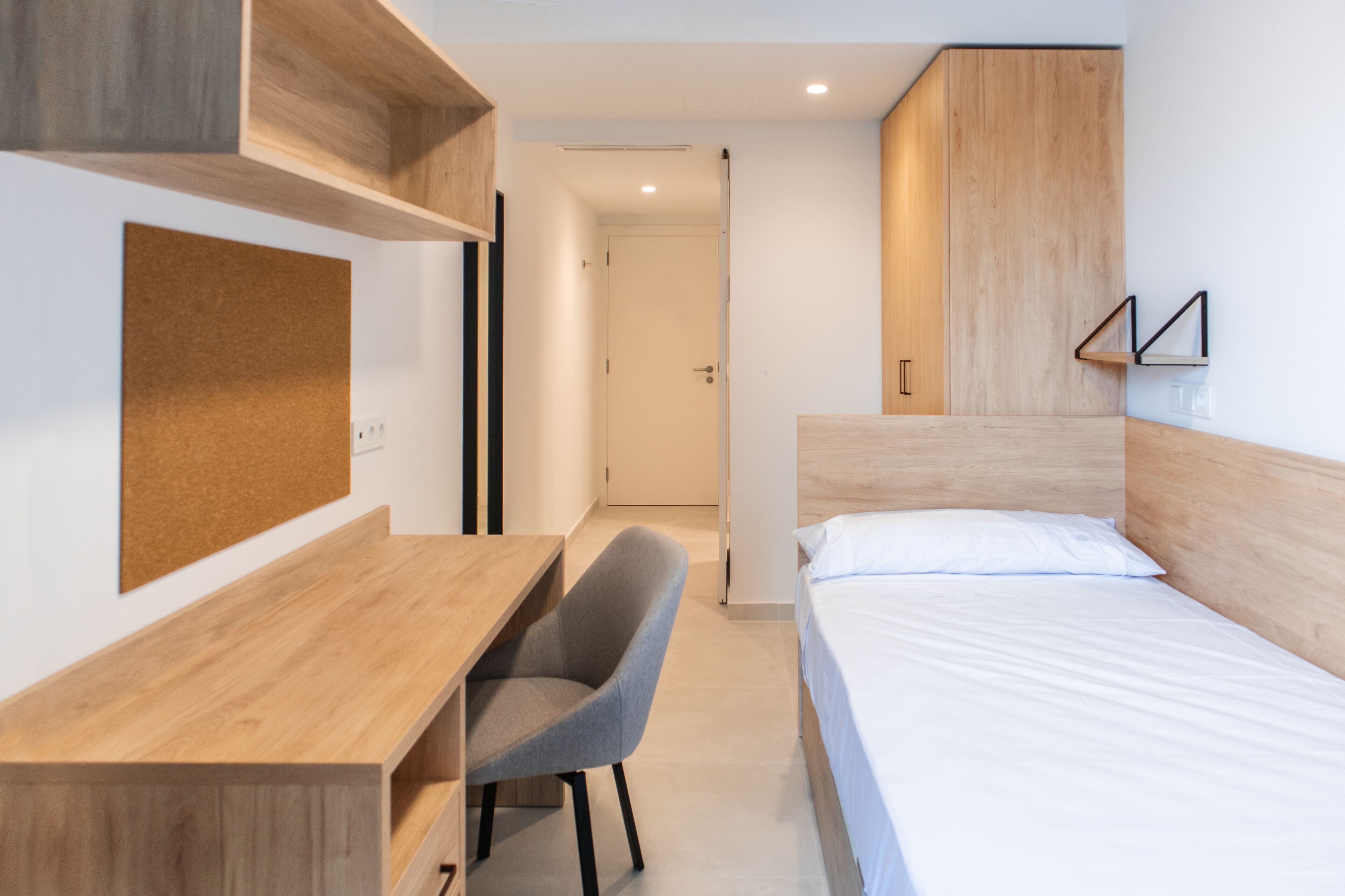 Habitació individual bàsica | Escriptori i espai de treball apte per a portàtils 