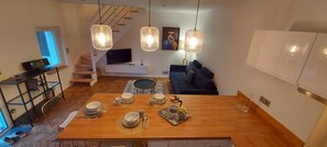 Fernseher, Videospiele, Bücher, Stereoanlage