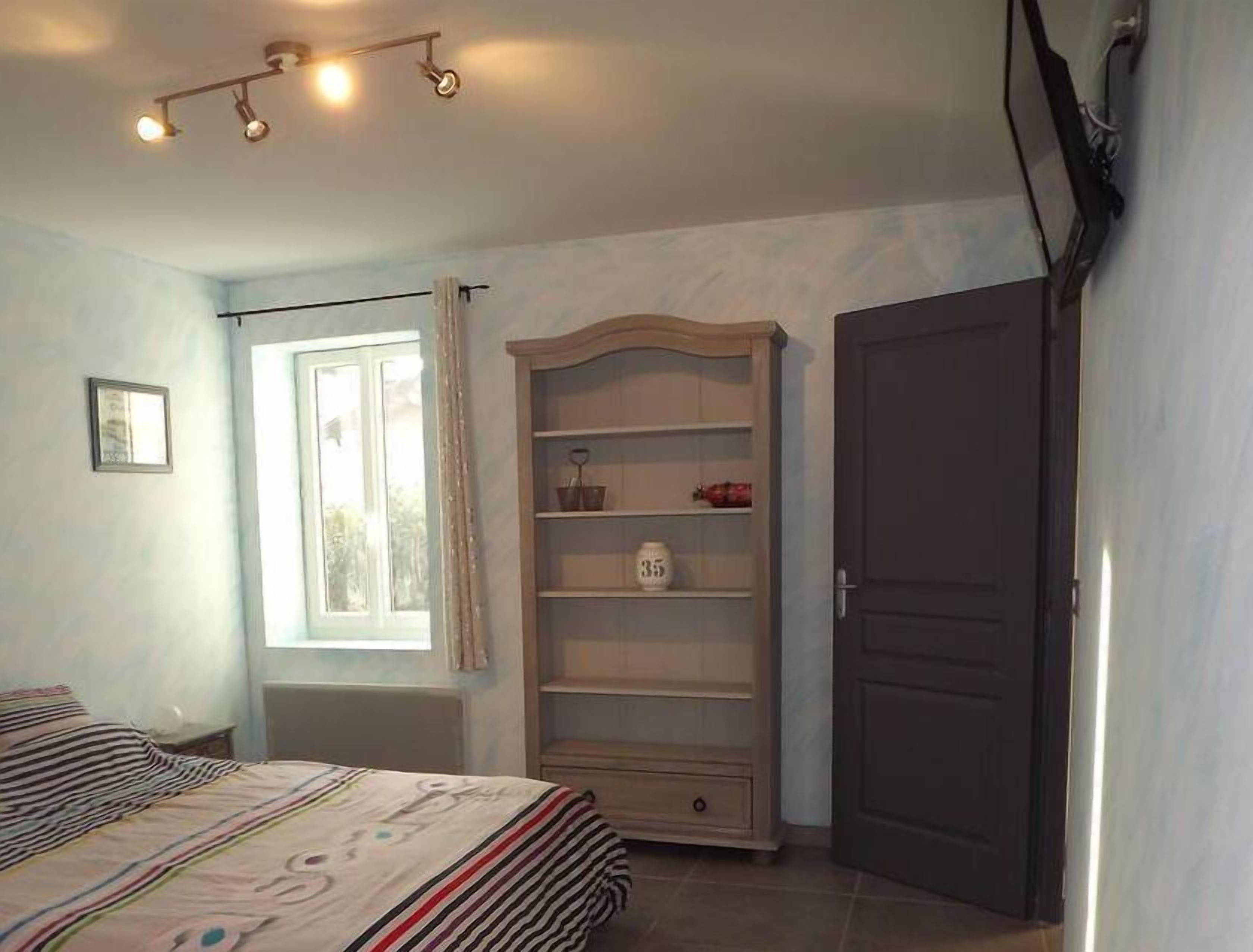 3 chambres, fer et planche à repasser, lit parapluie, Wi-Fi