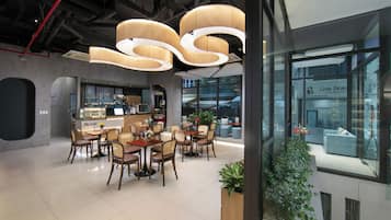 Khu vực ăn uống tại phòng