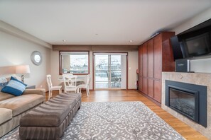 TV - Grandview 624 Waterfront condo on Lake Chelan (Chelan)