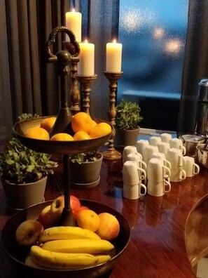 Buffetaamiainen arkipäivisin (10 EUR per henkilö)