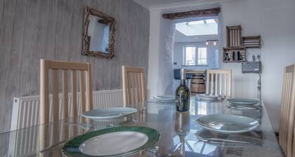 Cambrian Cottage - 3 Bed Cottage - Tenby